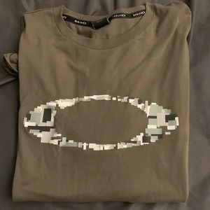 XL Oakley shirt